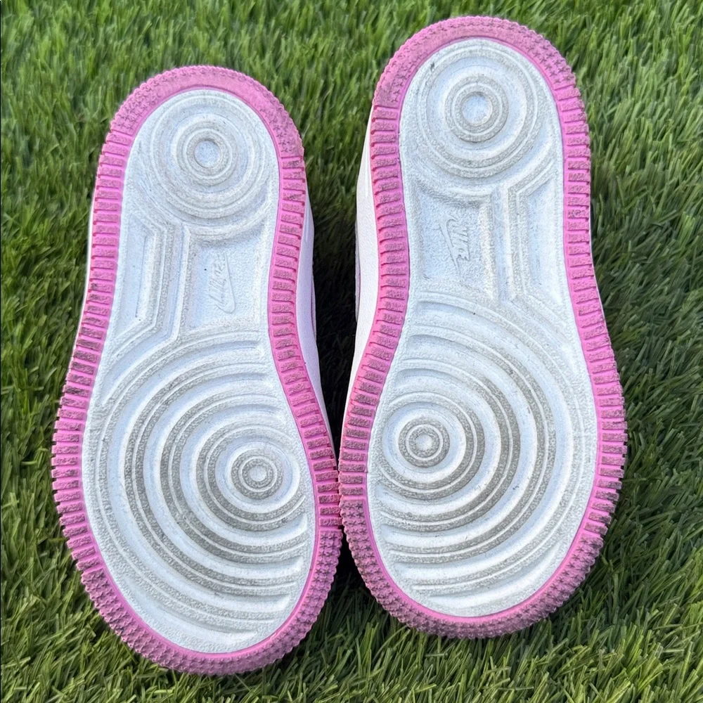 Nike Kids Sneakers in Vibrant Pink and White Size US 8C